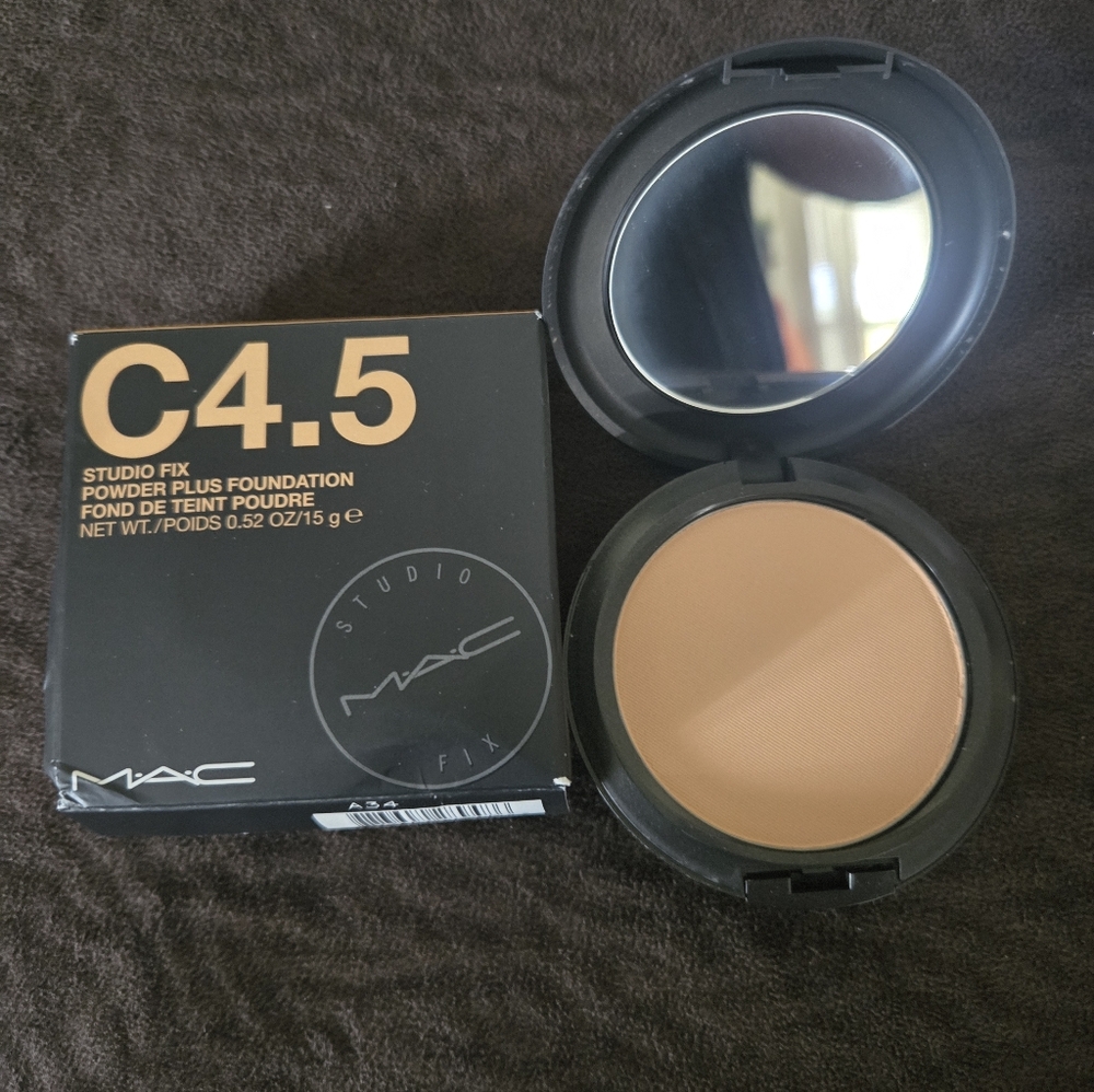 MAC C4.5 Studio Fix Powder Plus Foundation